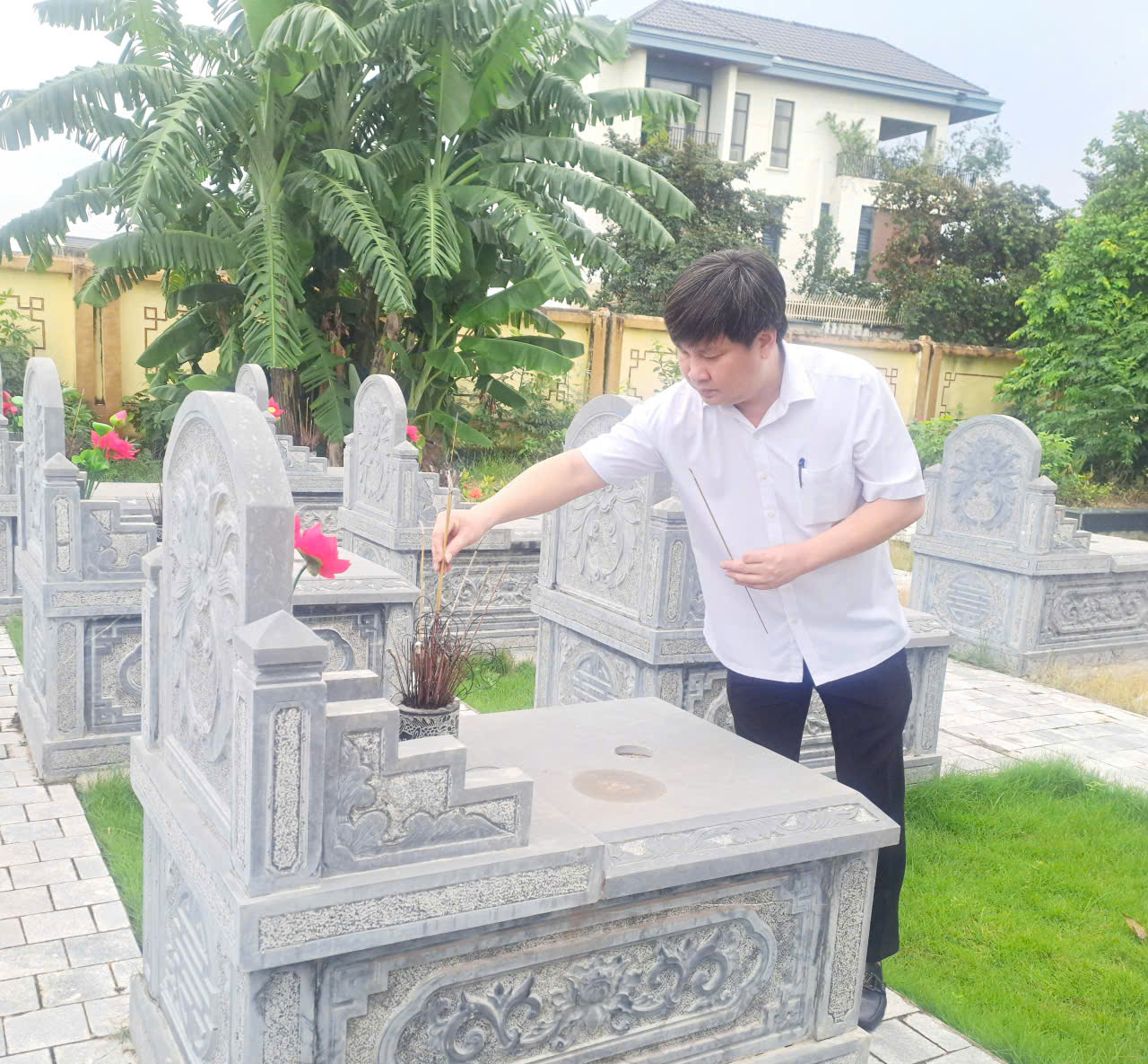 Anh-tin-bai